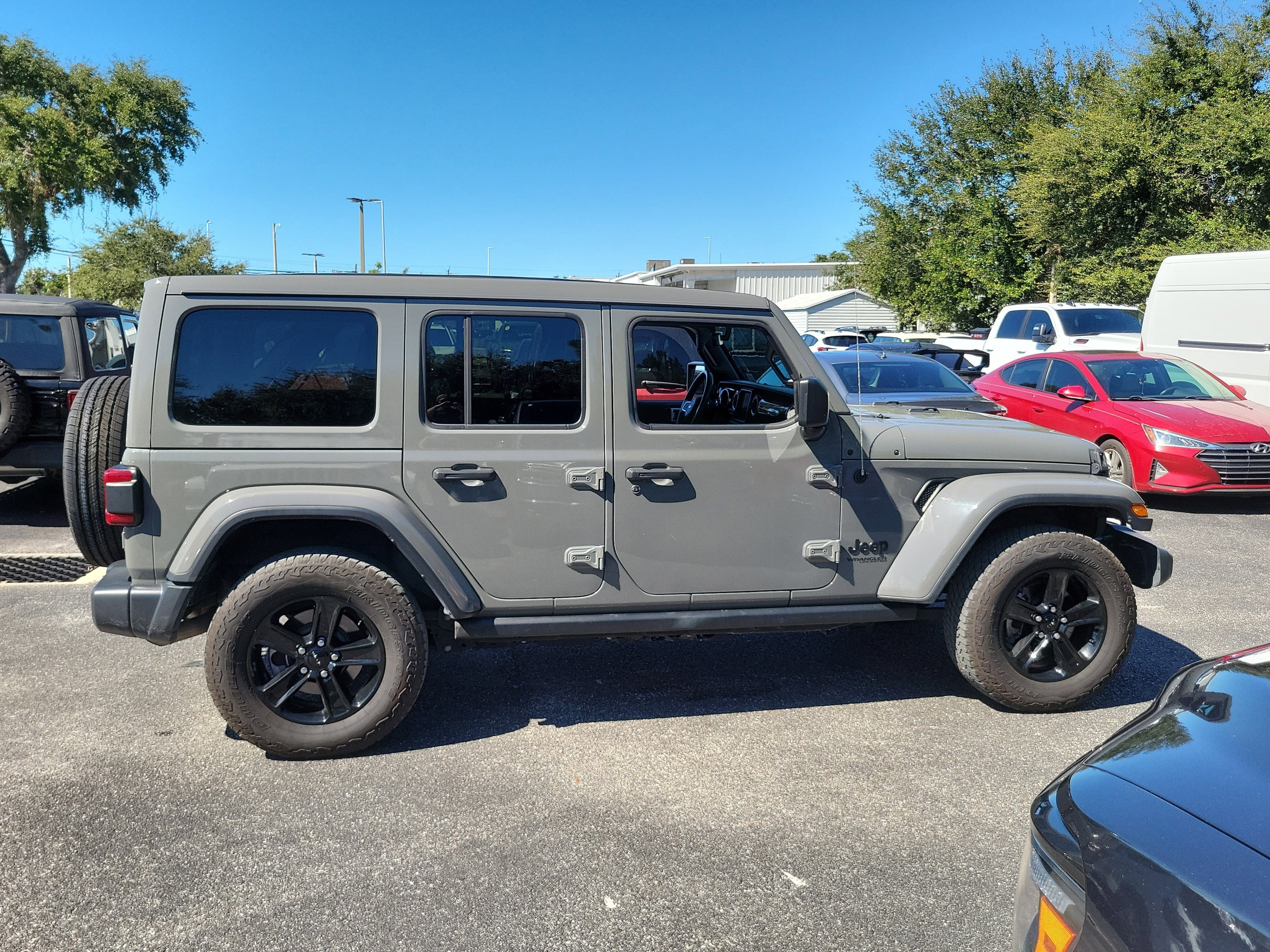 Used 2020 Jeep Wrangler Unlimited Sahara image 7