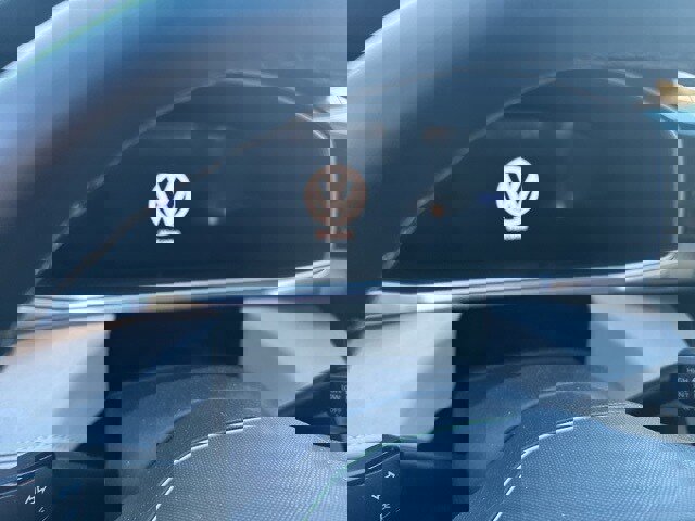 Used 2025 Volkswagen Taos SE image 21