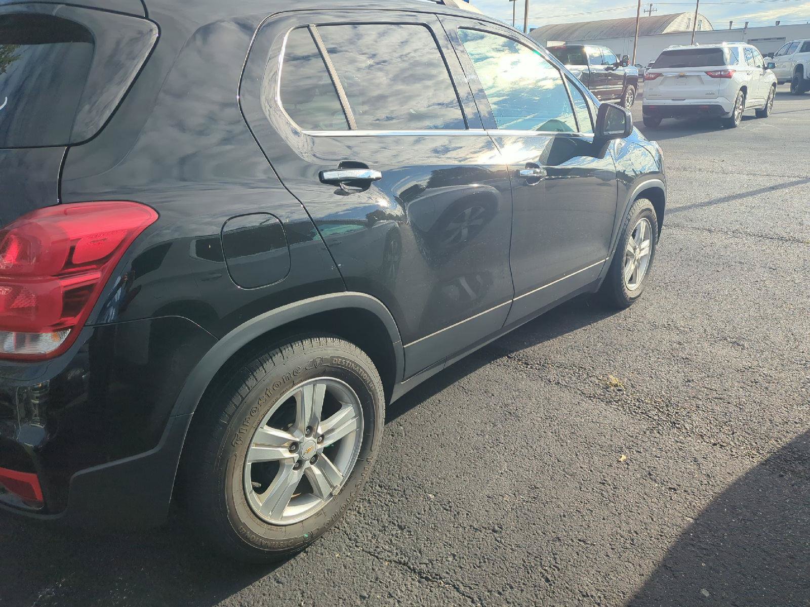 Used 2019 Chevrolet Trax LT w/ LT Convenience Package FWD image 6