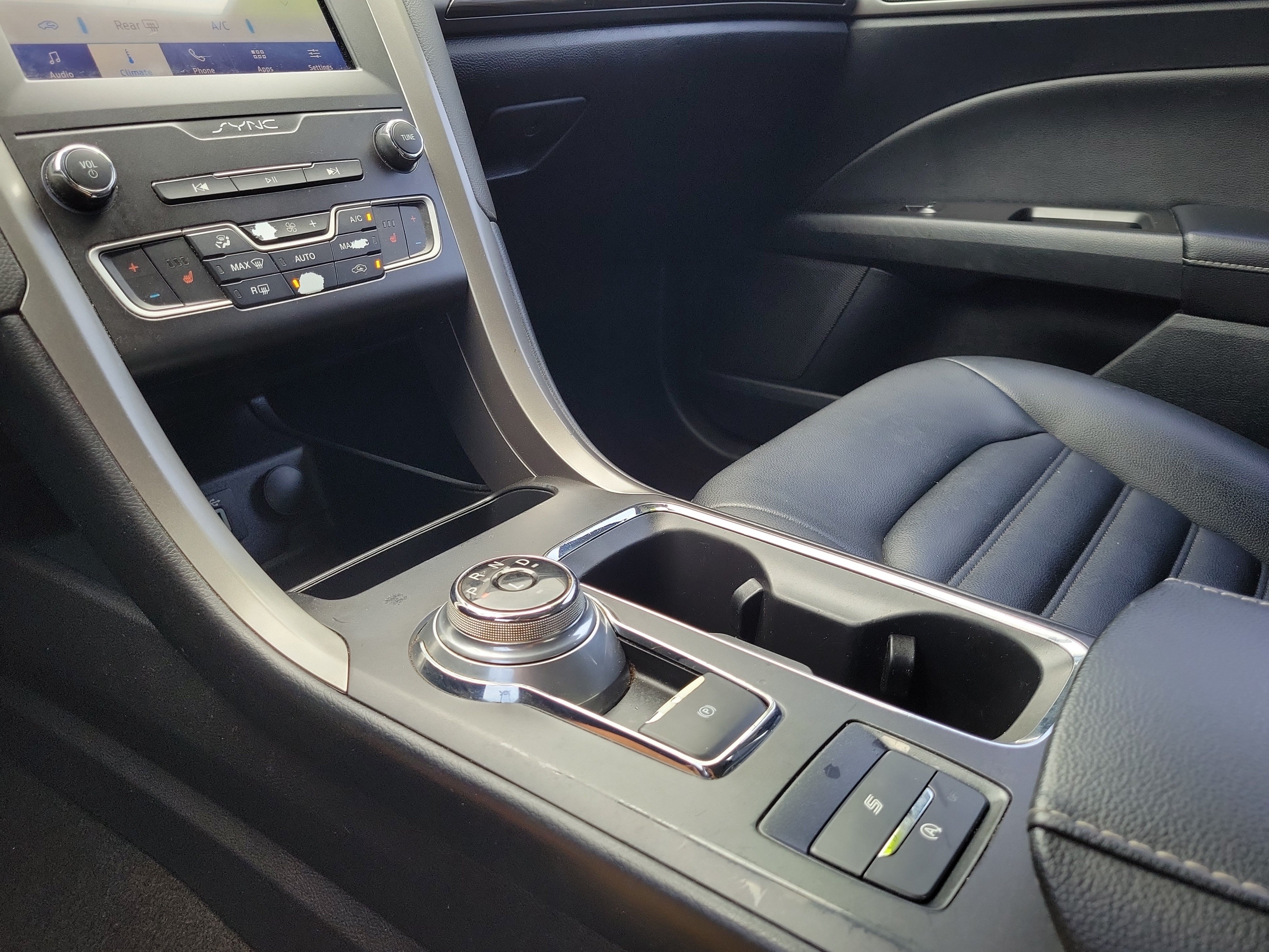 Used 2020 Ford Fusion SEL FWD image 27