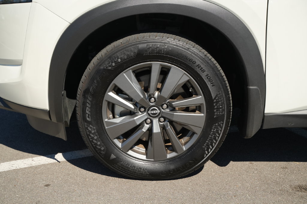 Used 2024 Nissan Pathfinder SV AWD/4WD image 11