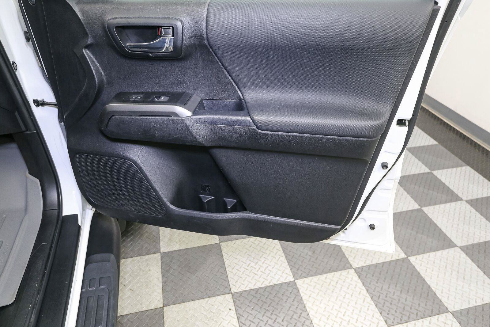 Used 2023 Toyota Tacoma TRD Sport AWD/4WD image 19