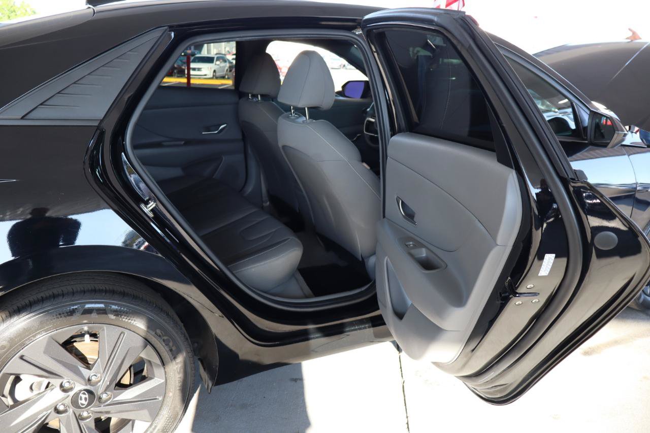 Used 2023 Hyundai Elantra SEL FWD image 33