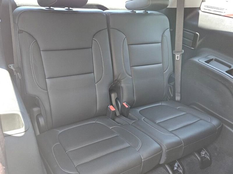 Used 2023 GMC Acadia SLT w/ Elevation Edition image 18