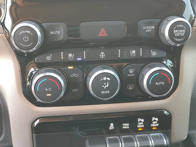 Used 2019 RAM 1500 Laramie AWD/4WD image 17