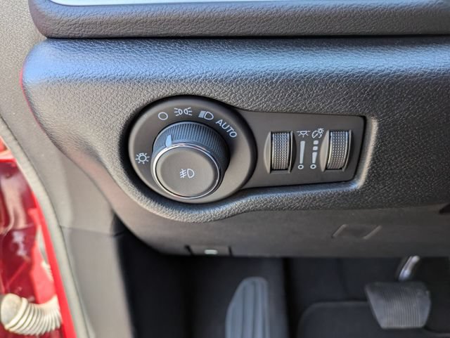Used 2025 Chrysler Pacifica Select FWD image 15