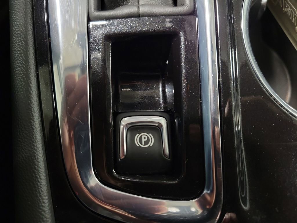 Used 2023 Chevrolet Equinox Premier AWD/4WD image 15