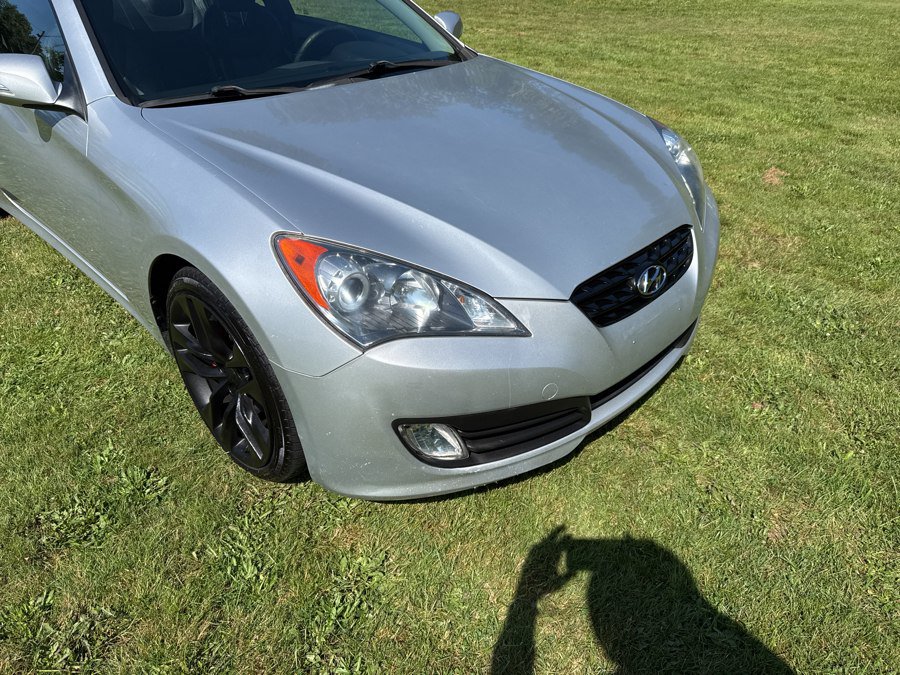 Used 2010 Hyundai Genesis 3.8 RWD image 11