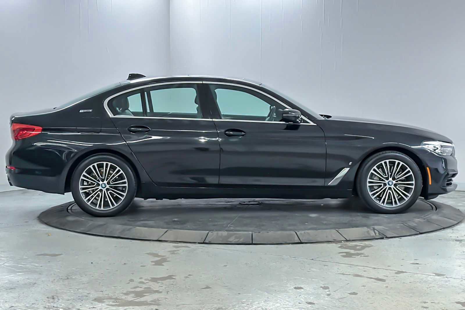 Used 2019 BMW 530e w/ Convenience Package image 8