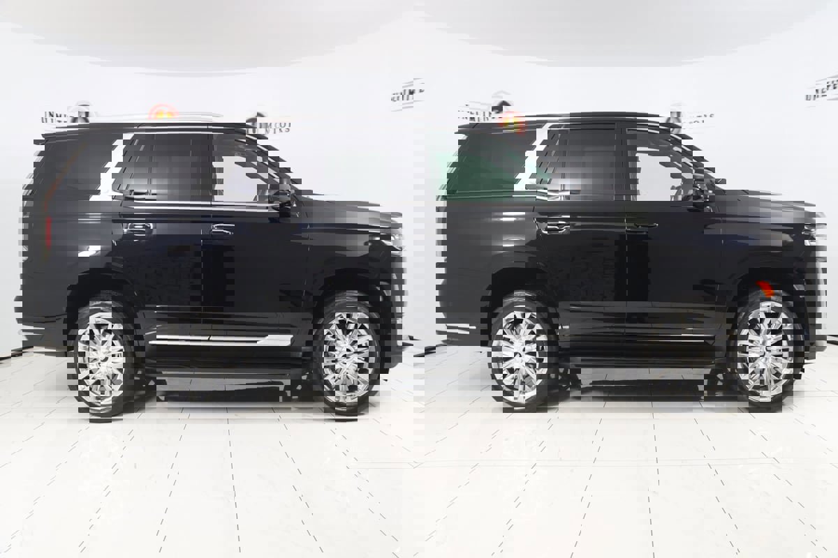 Used 2023 Cadillac Escalade Premium Luxury image 2