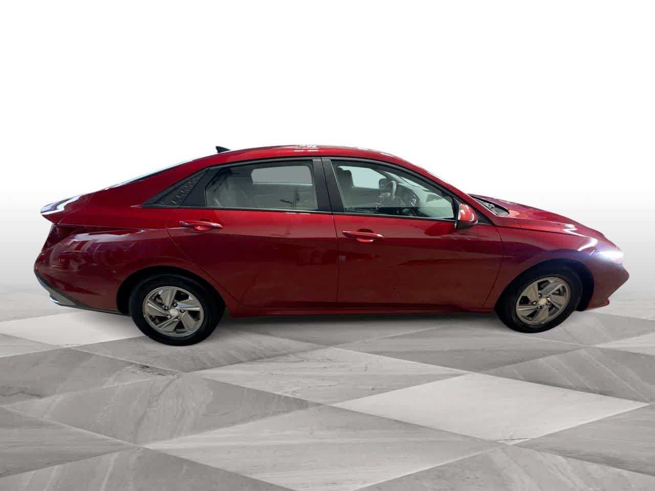 Used 2025 Hyundai Elantra SE FWD image 9