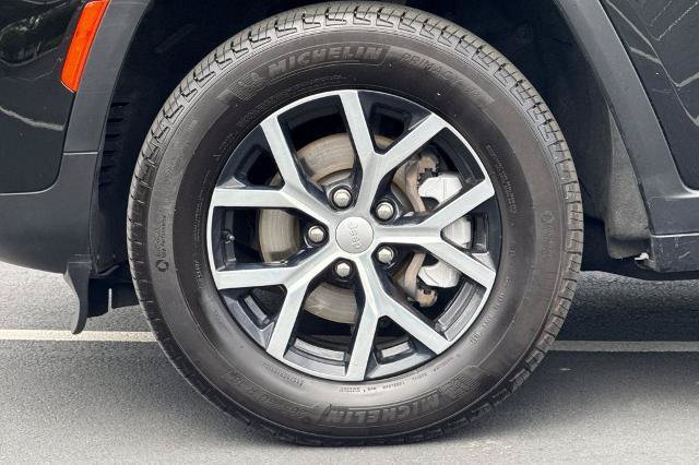 Used 2024 Jeep Grand Cherokee Limited AWD/4WD image 15