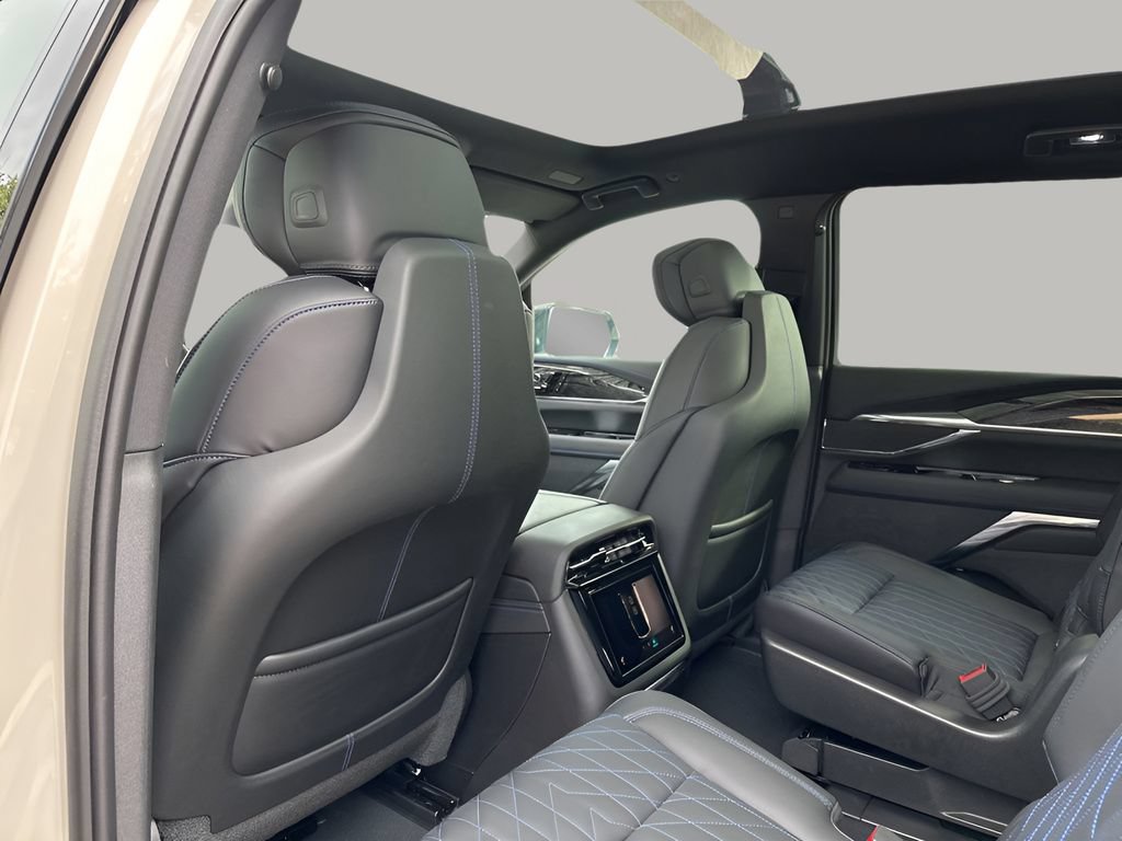New 2026 Cadillac Escalade IQ Sport 1 w/ LPO, ONYX Package AWD/4WD image 21