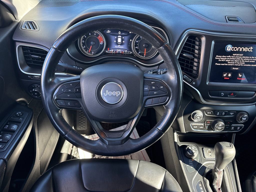 Used 2019 Jeep Cherokee Trailhawk w/ Cold Weather Group AWD/4WD image 15