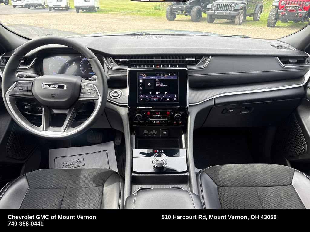 Used 2025 Jeep Grand Cherokee Altitude AWD/4WD image 15