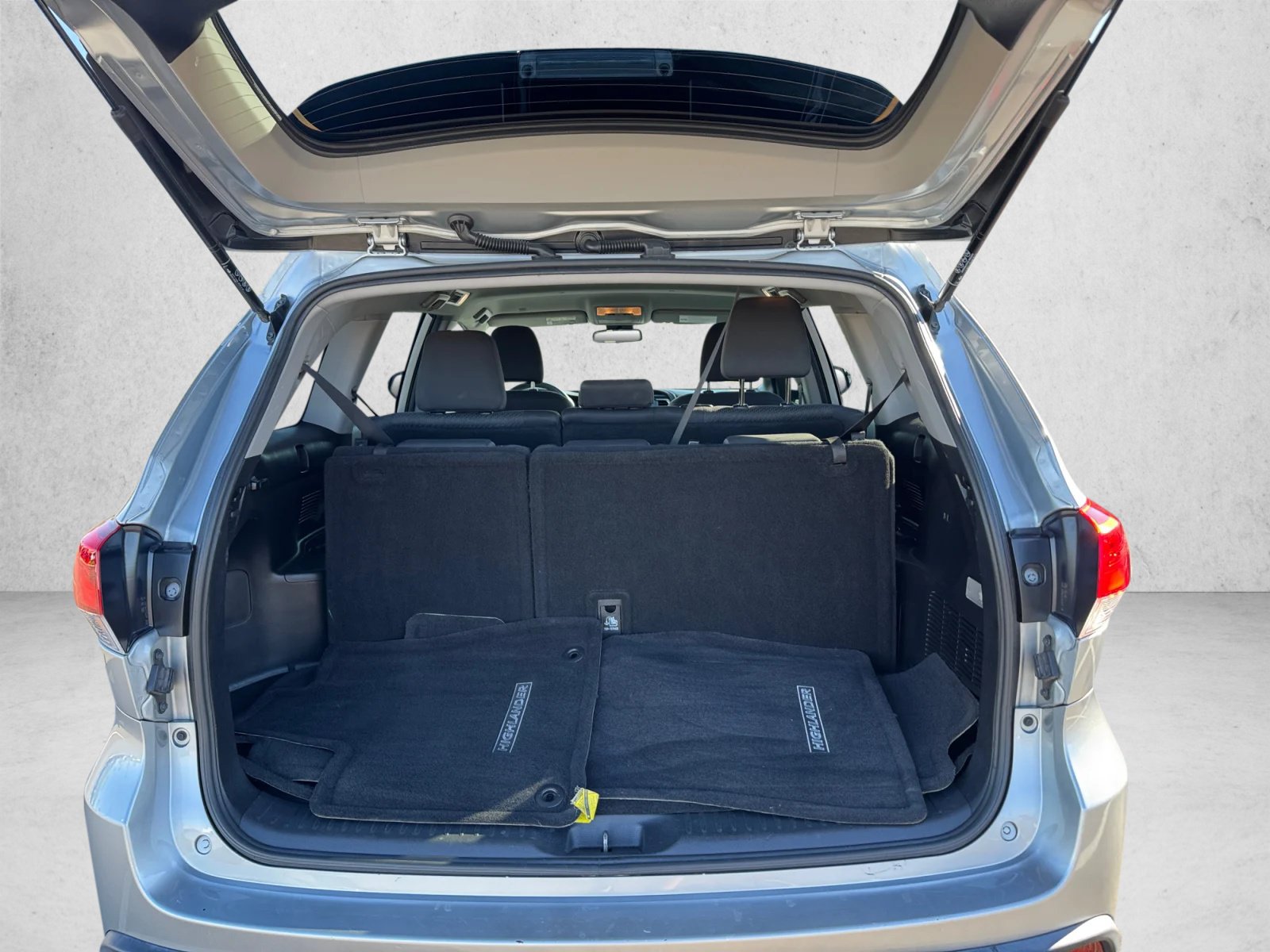 Used 2019 Toyota Highlander LE FWD image 23