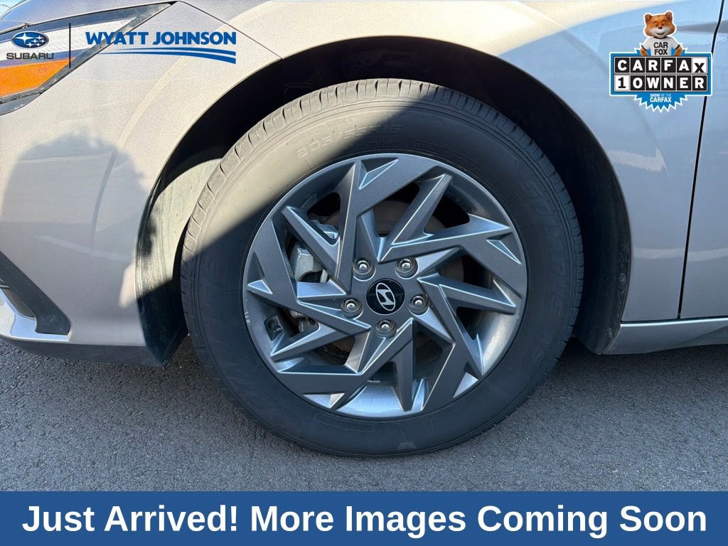 Used 2024 Hyundai Elantra SEL image 3