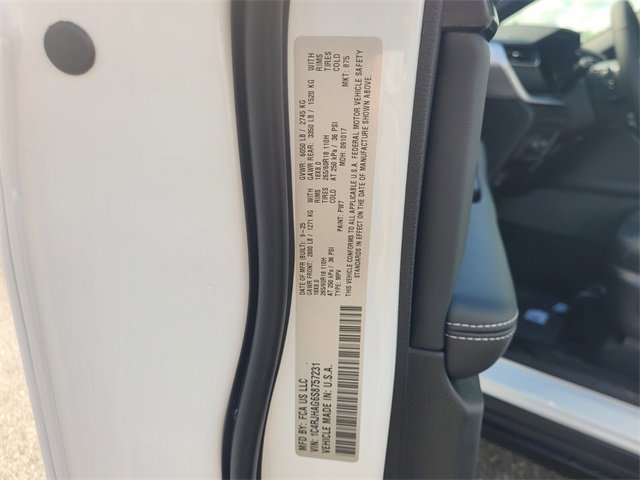 New 2025 Jeep Grand Cherokee Altitude image 21