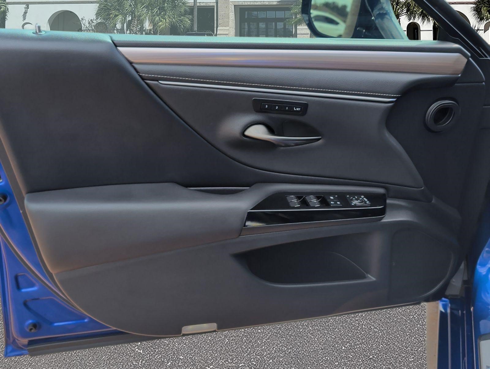 Certified 2023 Lexus ES 350 F Sport w/ Accessory Package (Z2) FWD image 8