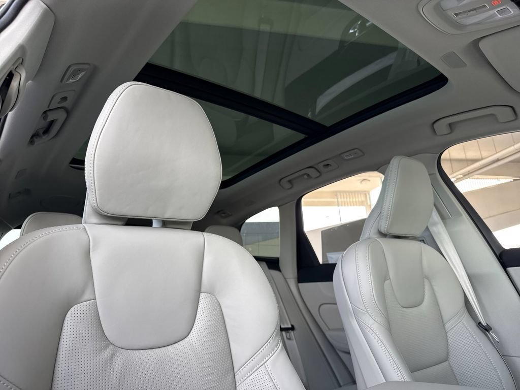 New 2026 Volvo XC60 T8 Ultra w/ Protection Package Premier AWD/4WD image 16