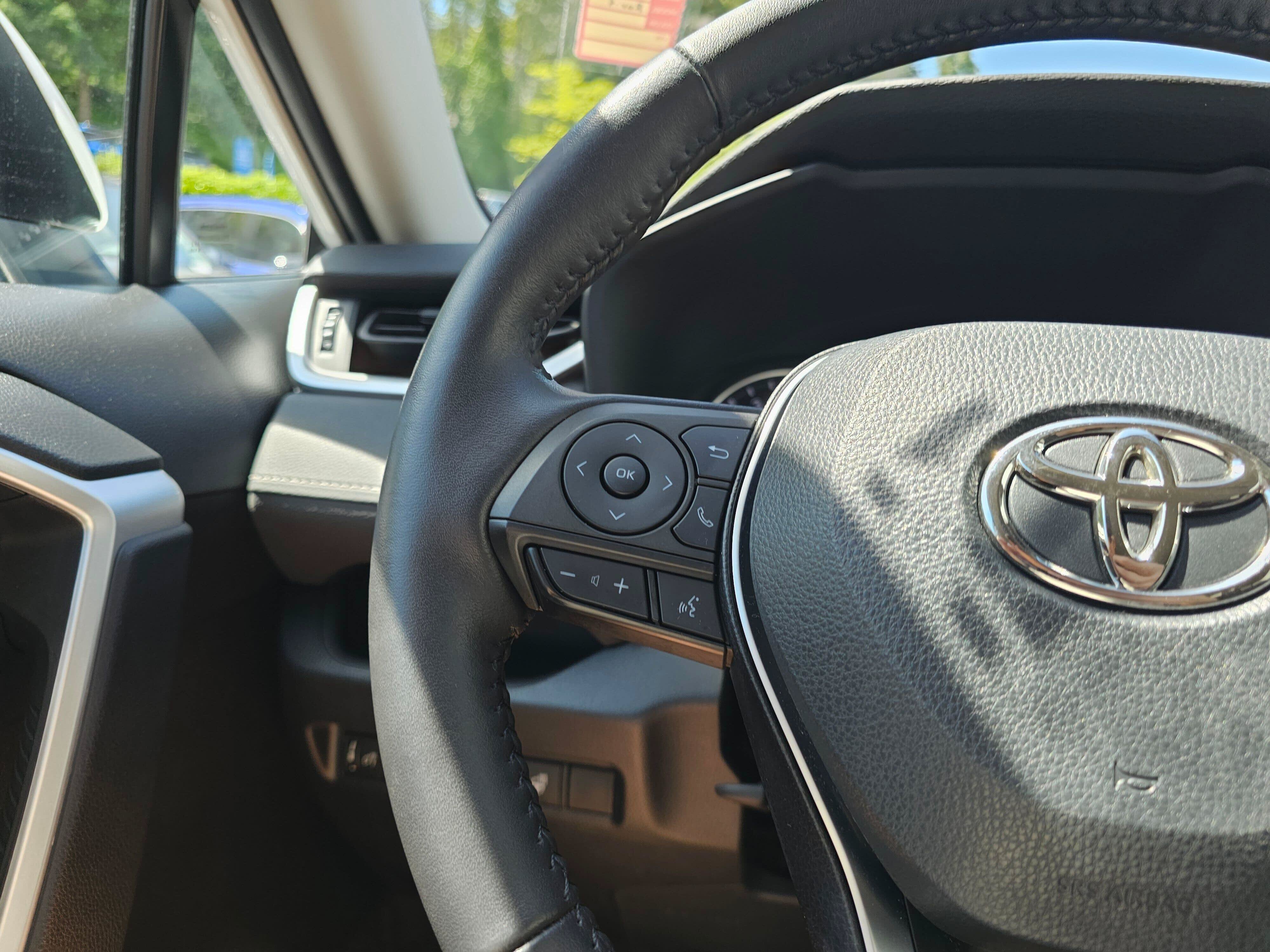 Used 2022 Toyota RAV4 XLE w/ XLE Grade Weather Package AWD/4WD image 31