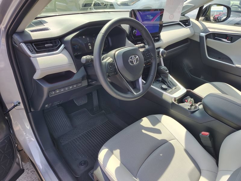 Certified 2025 Toyota RAV4 Limited w/ Advanced Technology Package AWD/4WD image 15