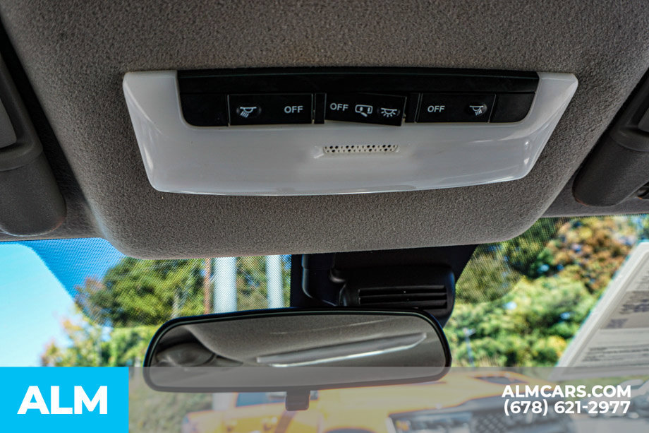 Used 2025 Nissan Versa SV FWD image 32