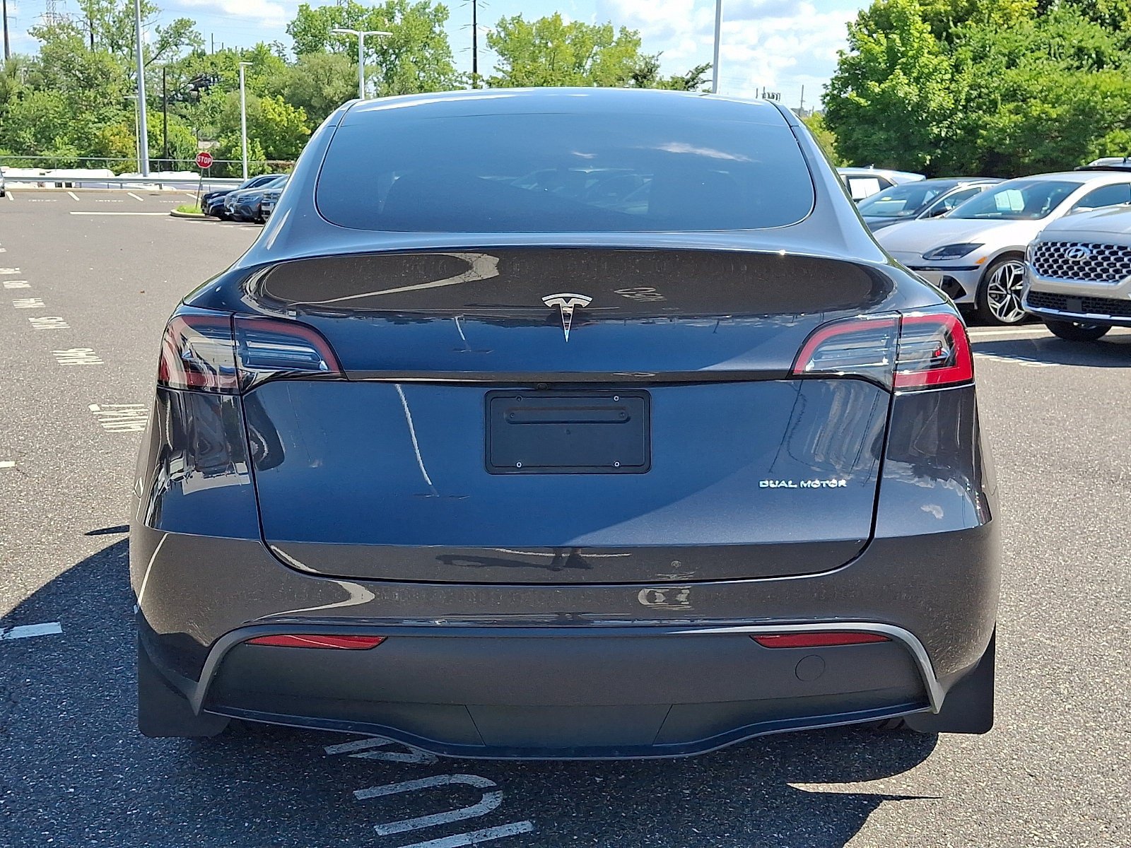 Used 2024 Tesla Model Y Long Range AWD/4WD image 5