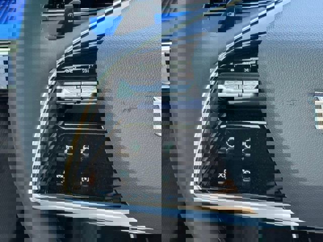 New 2025 Cadillac Optiq Sport 1 w/ LPO, ONYX Package image 24