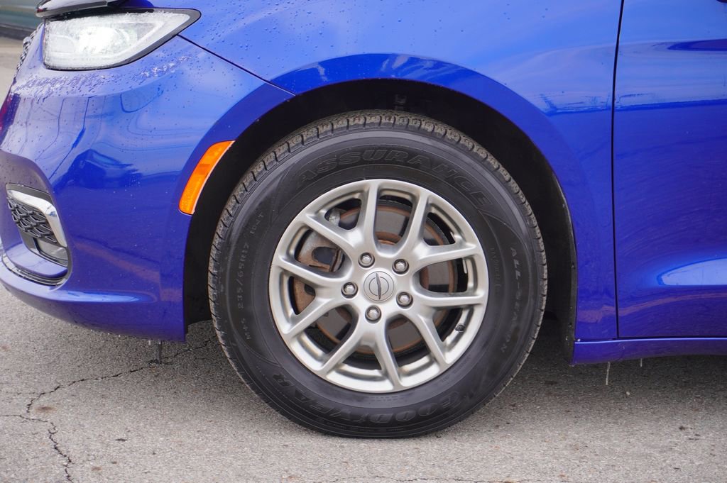 Used 2021 Chrysler Pacifica Touring image 10