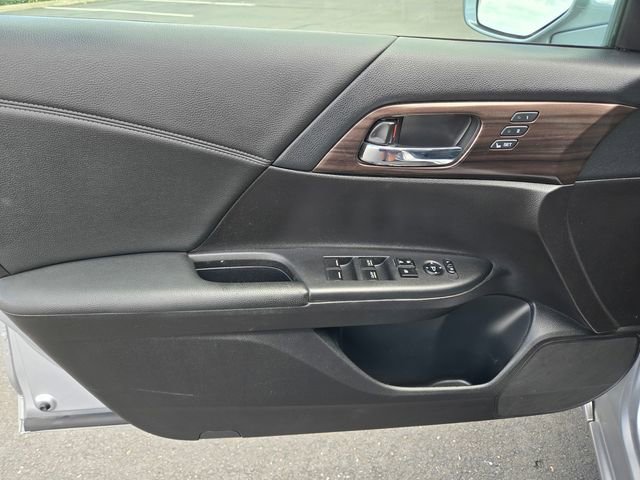 Used 2017 Honda Accord EX-L image 16