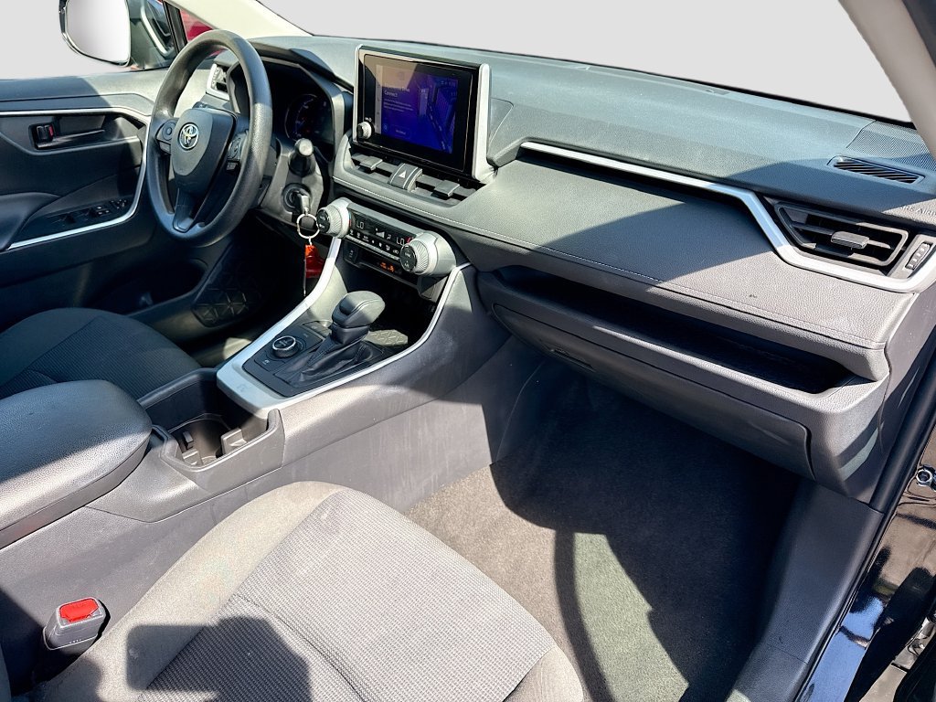 Used 2025 Toyota RAV4 LE AWD/4WD image 30