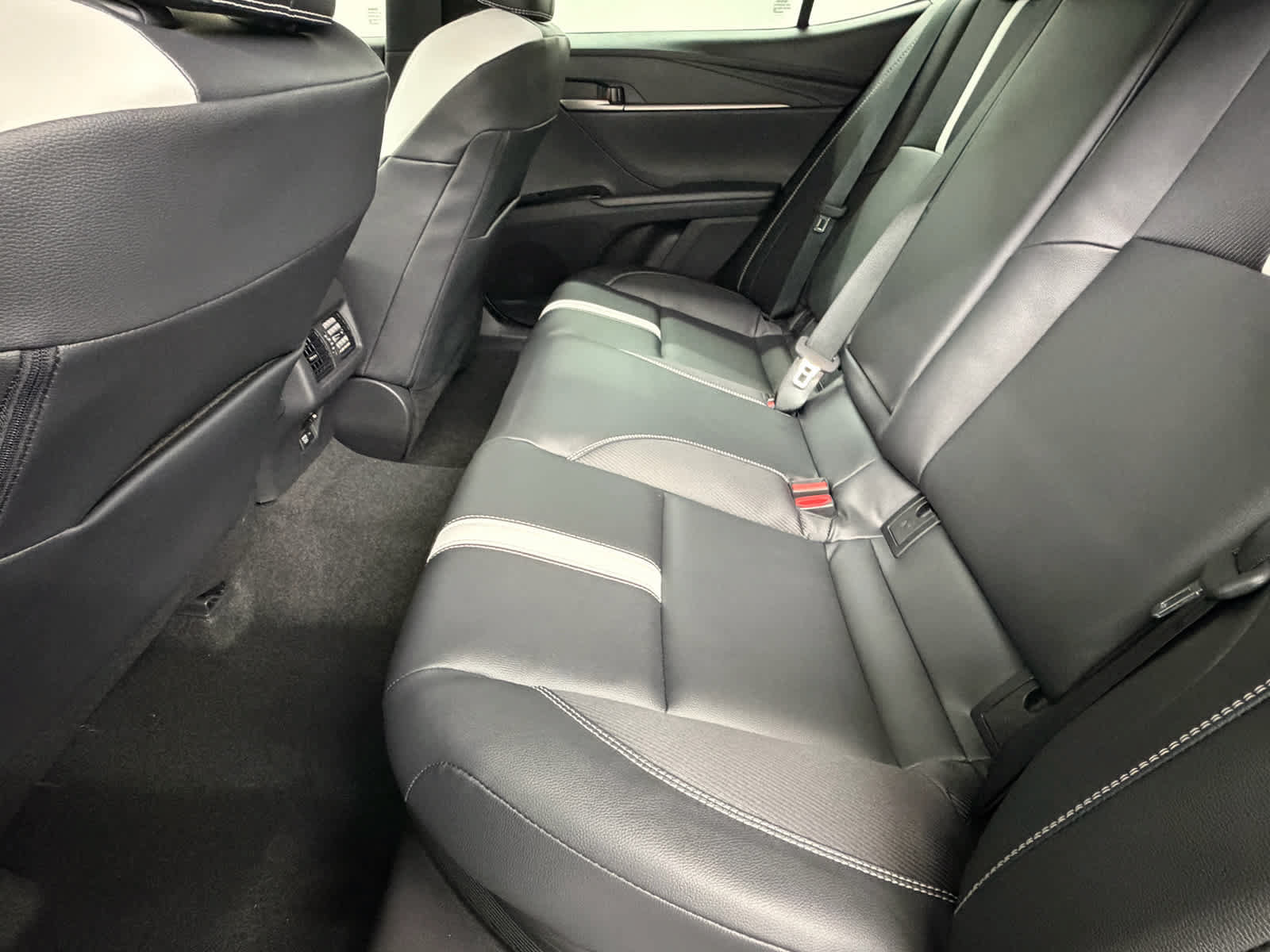 New 2026 Toyota Camry SE w/ Convenience Package FWD image 28