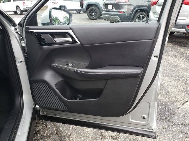 Used 2023 Mitsubishi Outlander SE AWD/4WD image 21