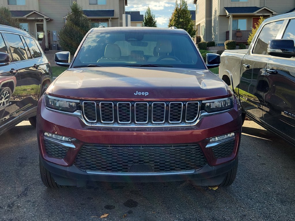 Used 2025 Jeep Grand Cherokee Limited AWD/4WD image 2