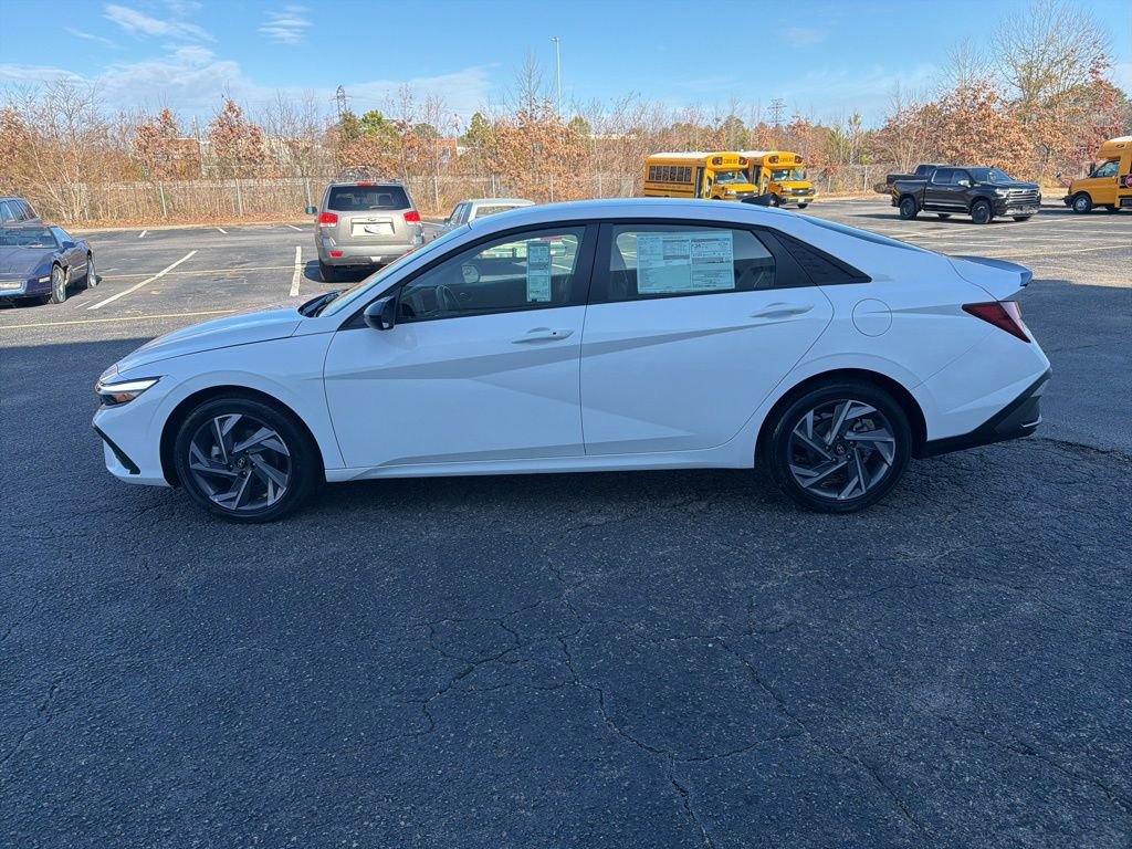 New 2025 Hyundai Elantra Sport image 2