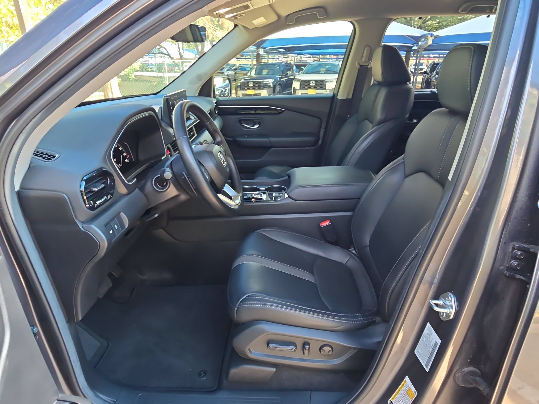 Used 2025 Honda Pilot EX-L image 9