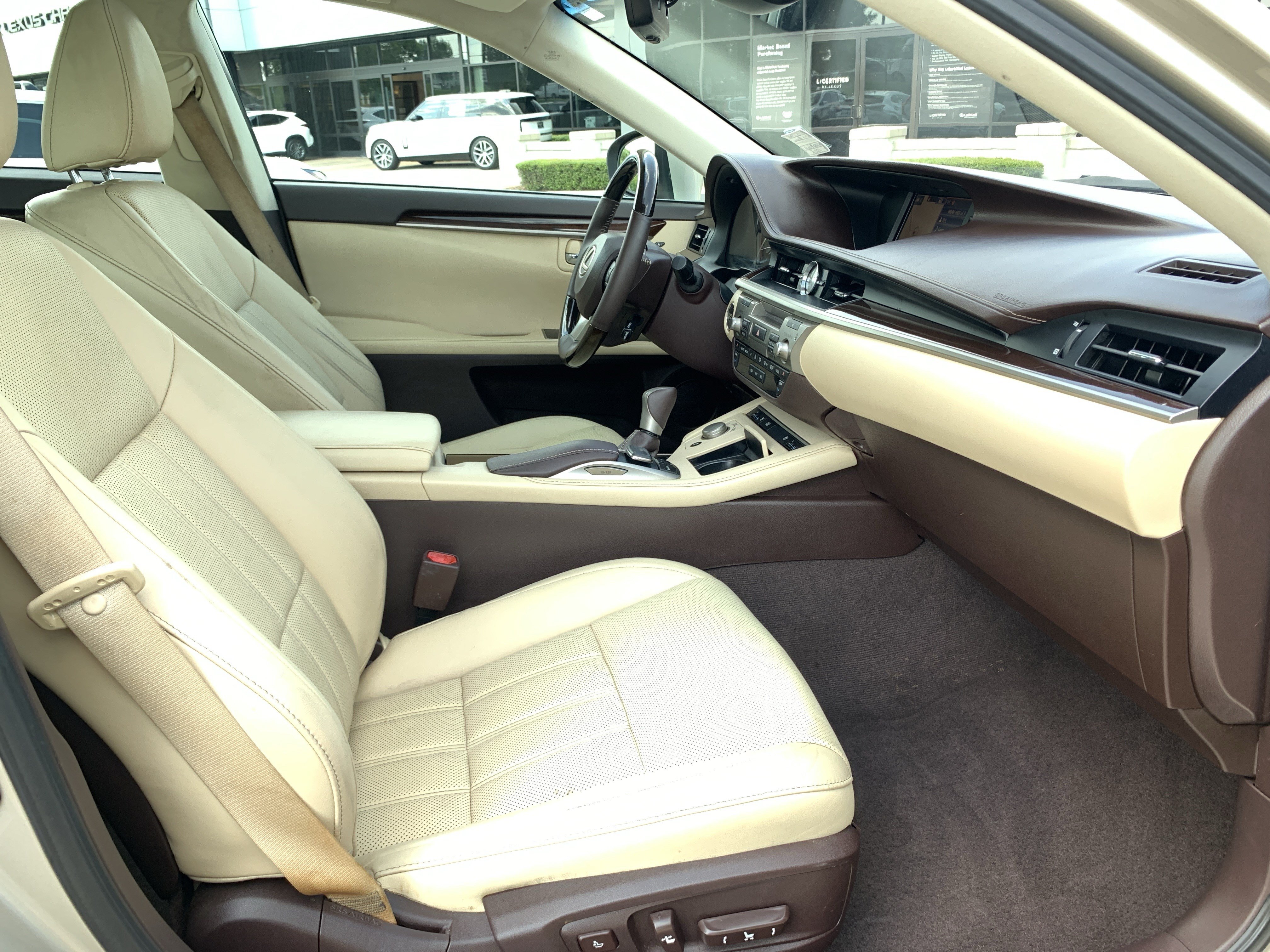 Used 2016 Lexus ES 350 w/ Luxury Package w/Wood Trim FWD image 35