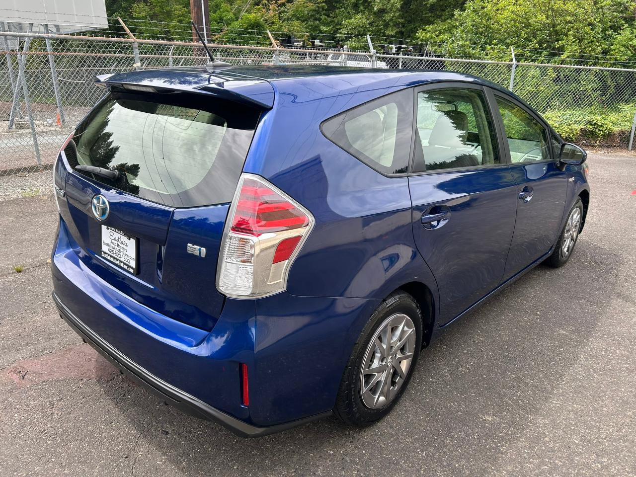 Used 2015 Toyota Prius V Four FWD image 5