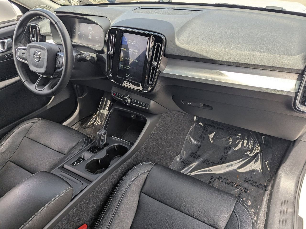 Used 2020 Volvo XC40 T4 Momentum w/ Protection Package Premier image 10