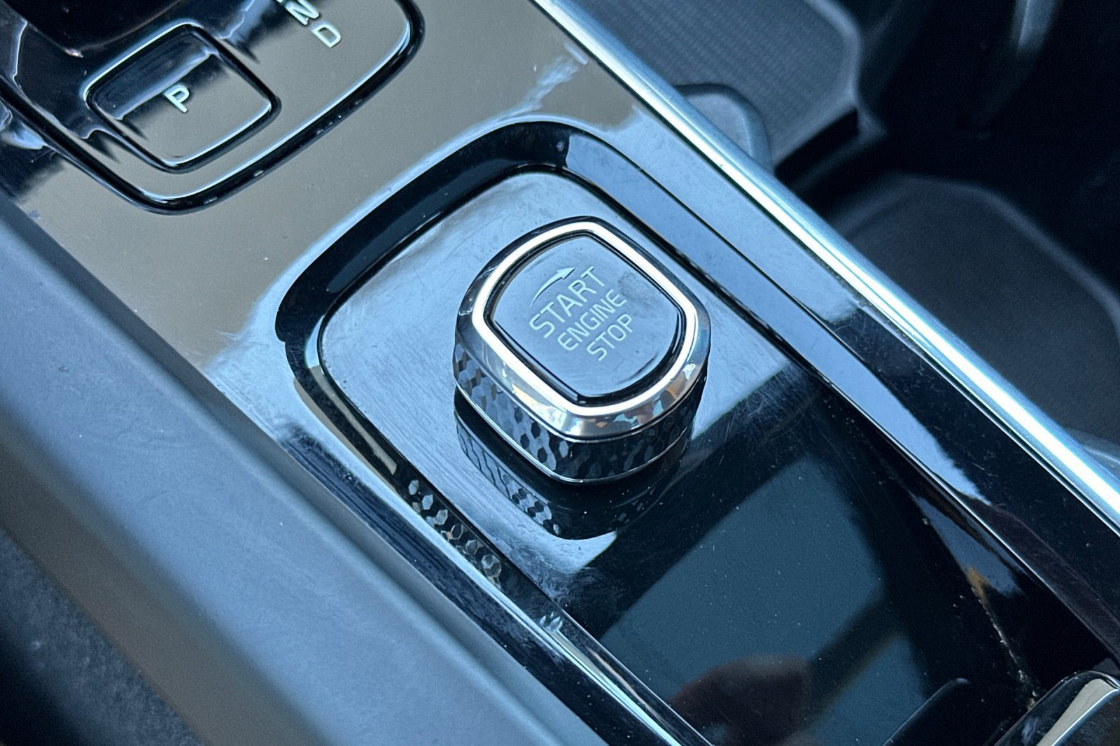 Certified 2023 Volvo XC60 B5 Ultimate w/ Climate Package image 28