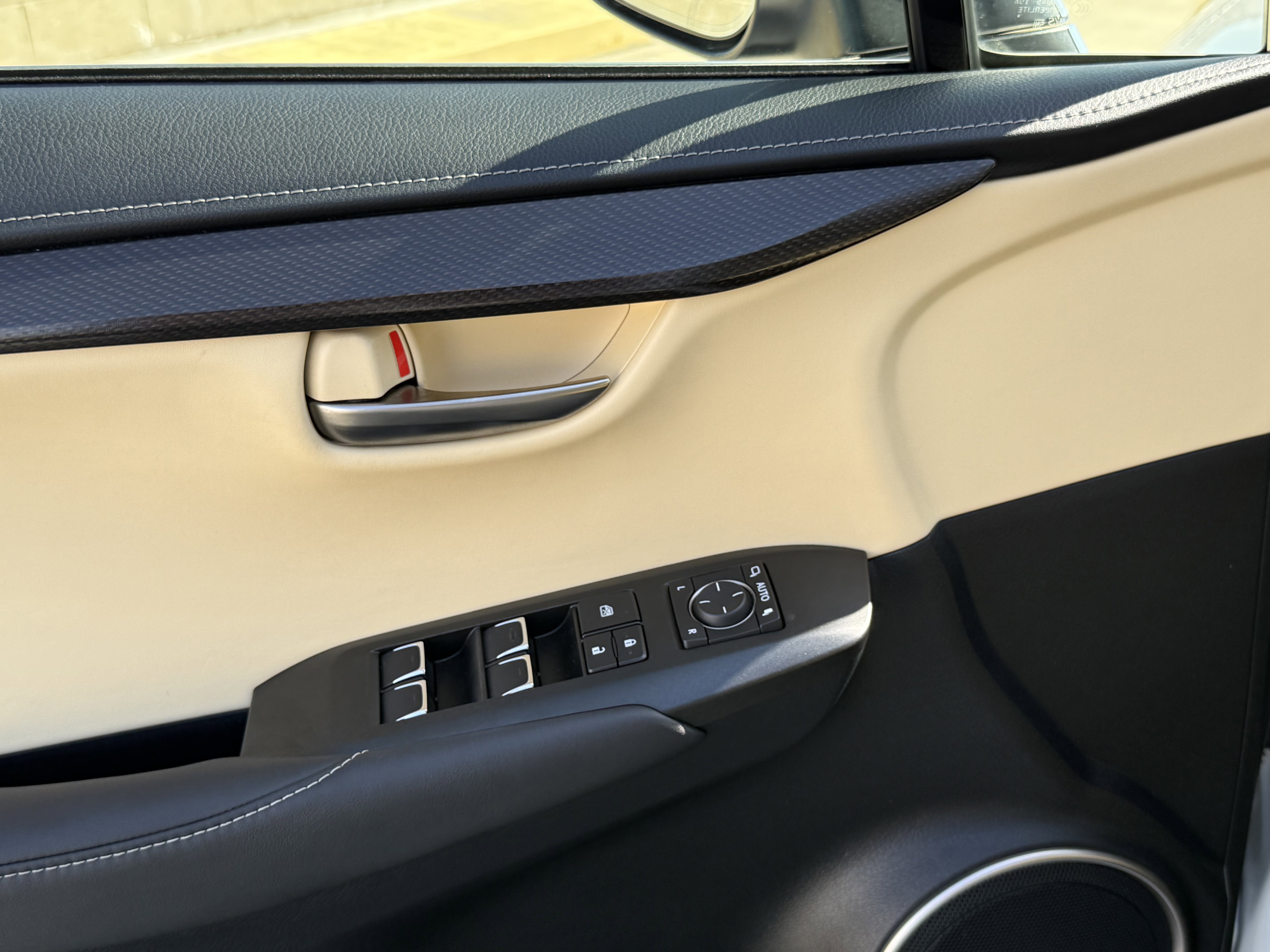 Used 2018 Lexus NX 300h AWD image 17