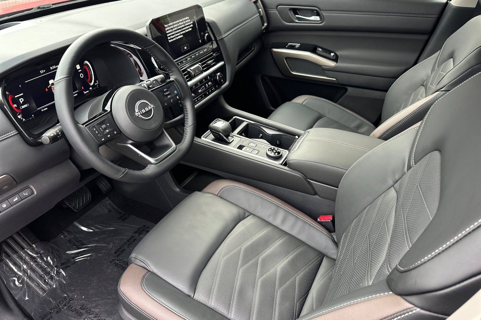 New 2025 Nissan Pathfinder Platinum w/ Black Appearance Package image 10