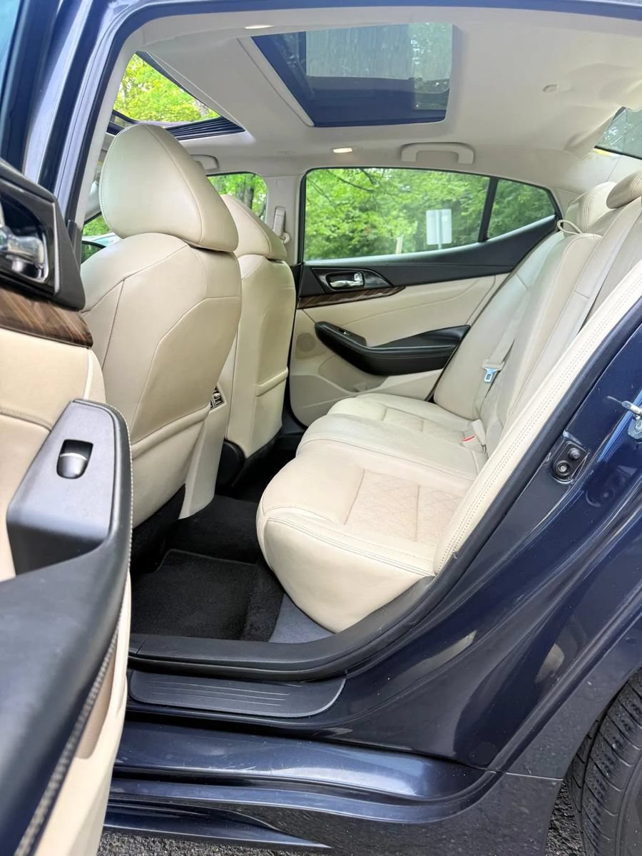 Used 2016 Nissan Maxima Platinum FWD image 28