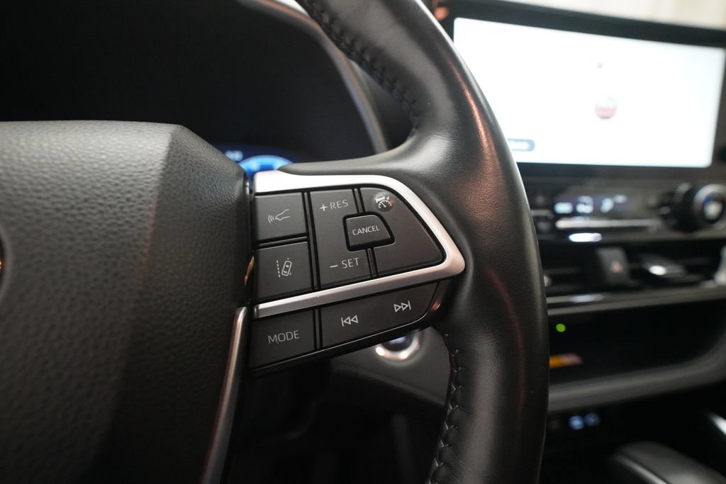 Used 2023 Toyota Highlander Limited AWD/4WD image 19