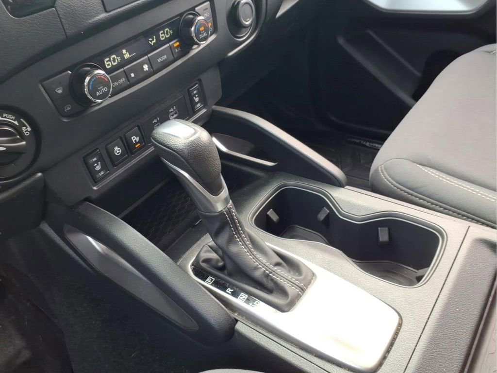 Used 2022 Nissan Frontier SV image 24
