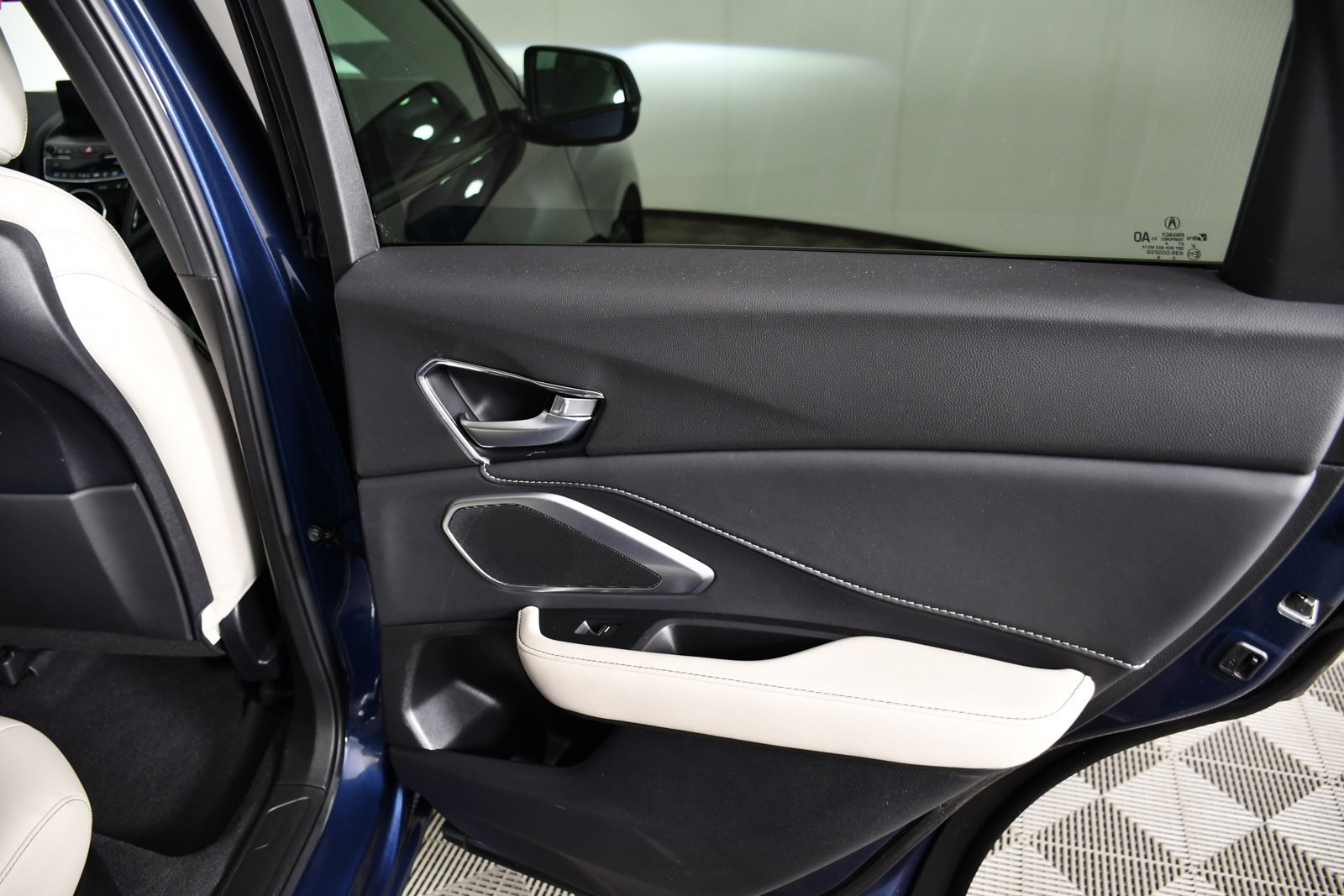 Used 2025 Acura RDX SH-AWD image 42