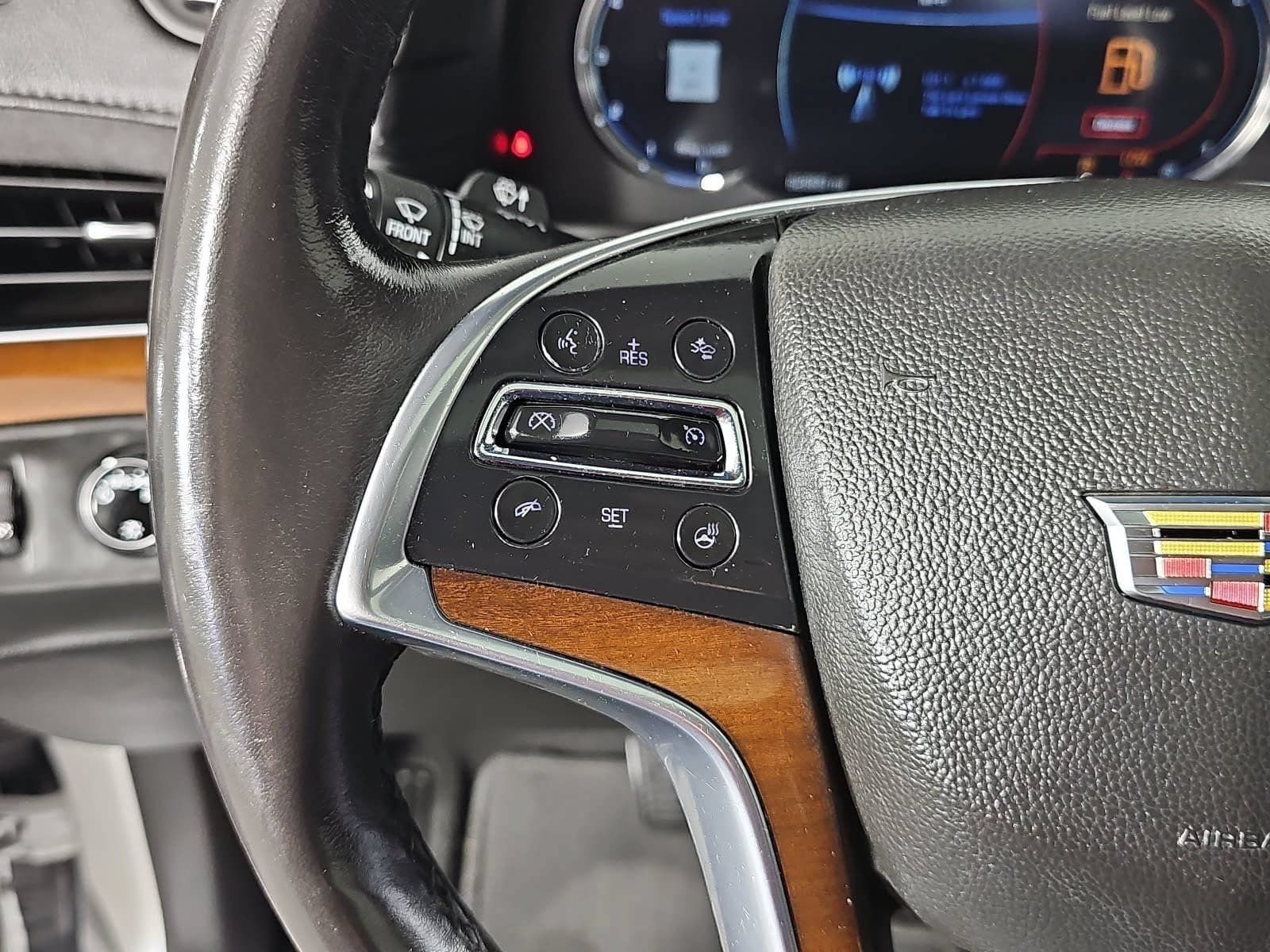 Used 2020 Cadillac Escalade Luxury AWD/4WD image 14