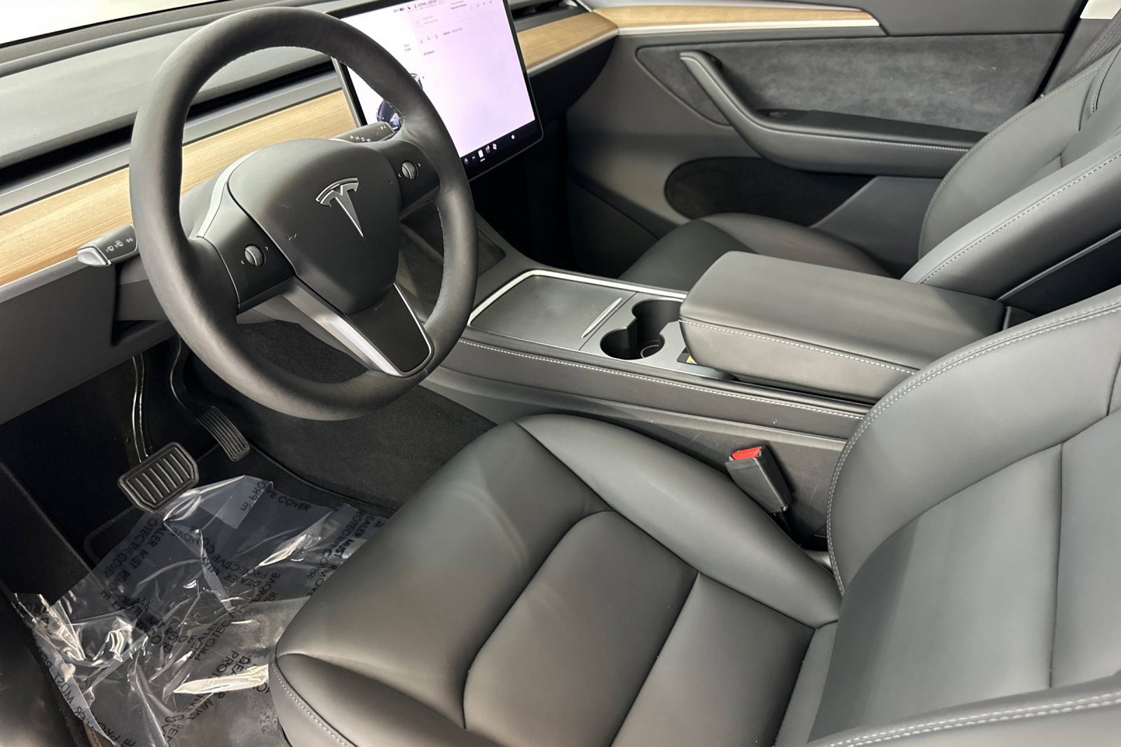Used 2024 Tesla Model Y Long Range AWD/4WD image 4