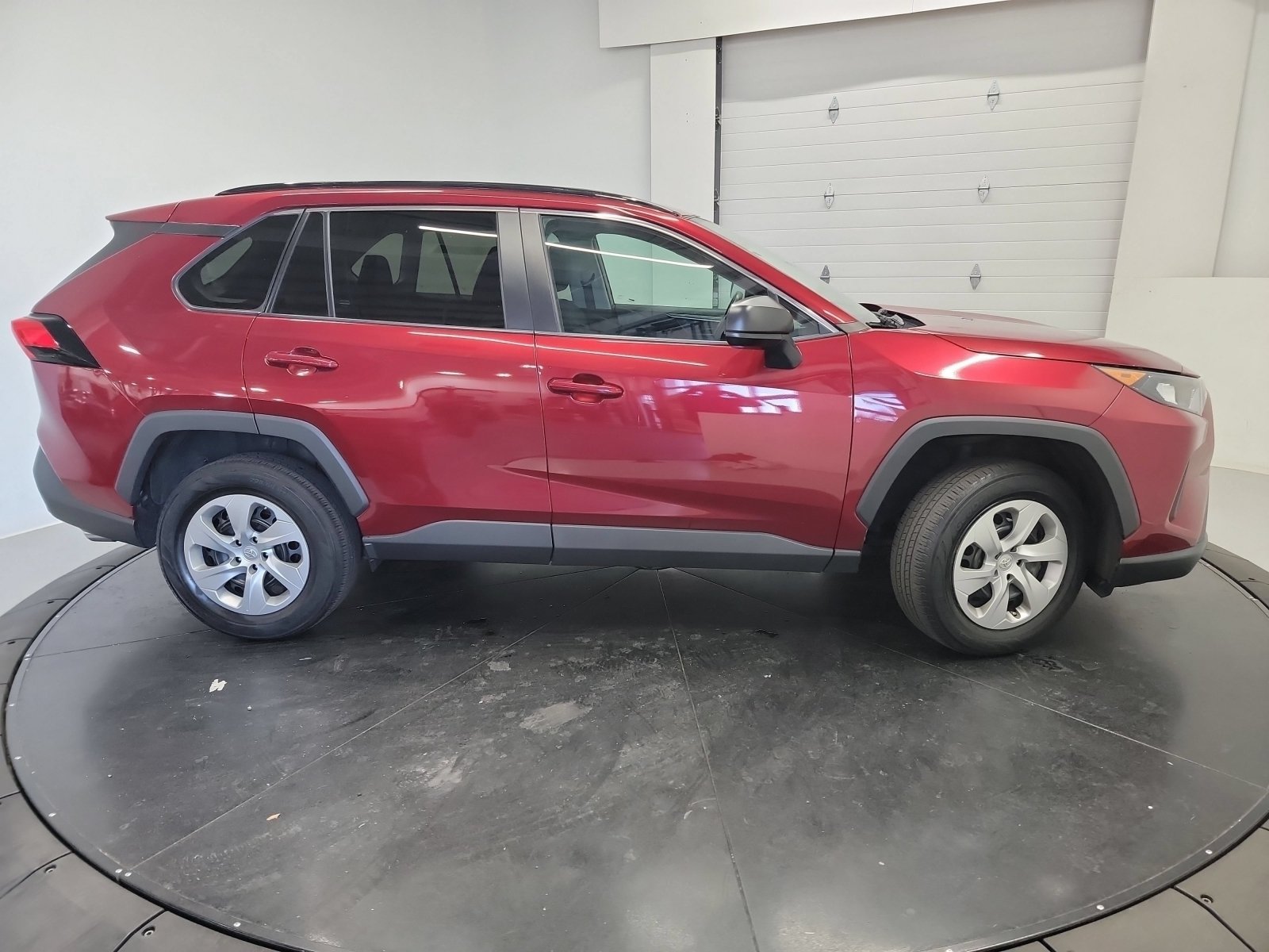Used 2021 Toyota RAV4 LE AWD/4WD image 11